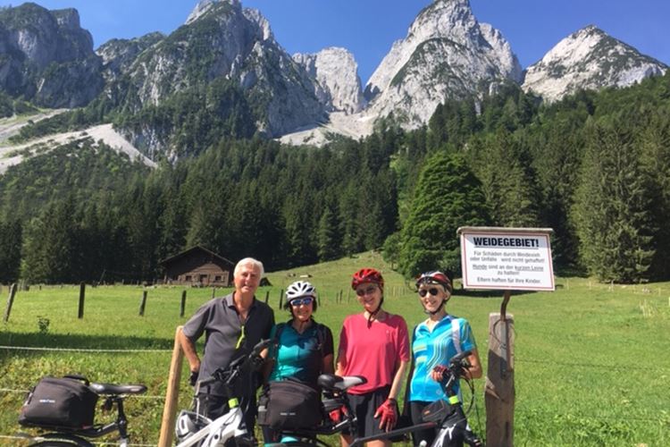 Na kole od Gosausee ke Grundlsee s návštěvou Hallstattu a výhledem na Dachstein